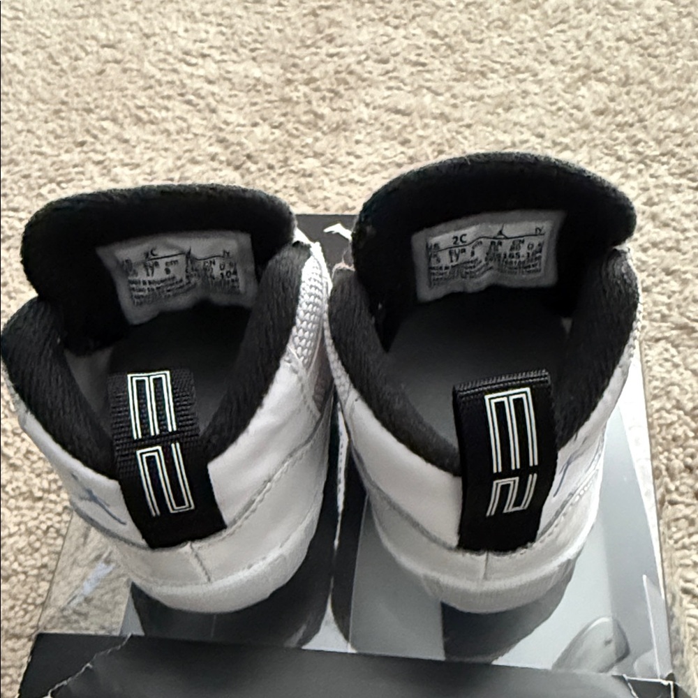 Jordan Kids' Sneakers - White and Blue - Picture 2 of 4